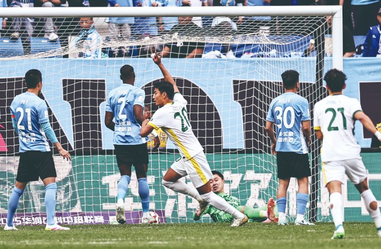 关于广州恒大客场战胜北京国安，取得重要胜利的信息